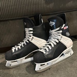 CCM TACKS 152 Senior 10.5 Ice Hockey Skates